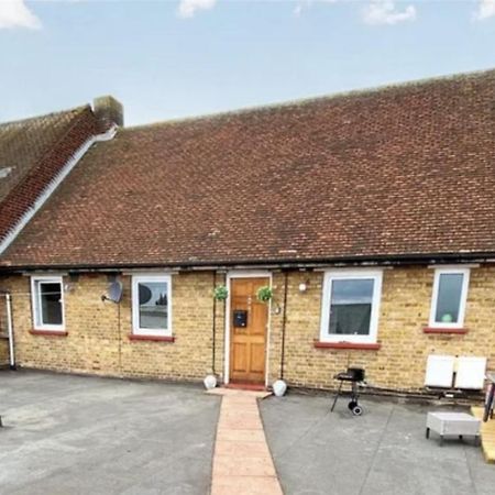 4 Bedroom Property Which Sleeps 8 Very Close To The Harry Potter Studio And Watford Junction المظهر الخارجي الصورة