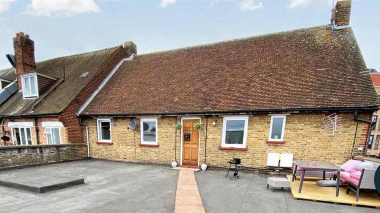 4 Bedroom Property Which Sleeps 8 Very Close To The Harry Potter Studio And Watford Junction المظهر الخارجي الصورة